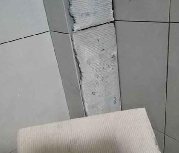 东光瓷砖空鼓维修公司分享下厨房瓷砖脱落的补救措施。